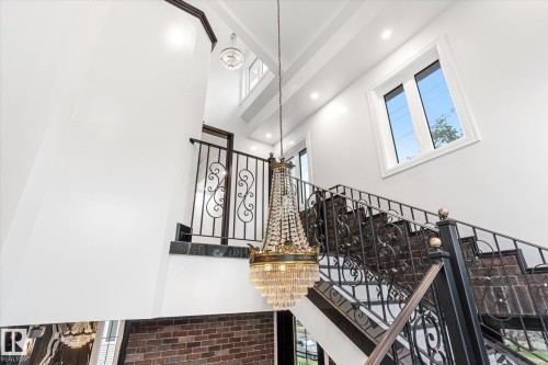 11833 102 Avenue, Edmonton, AB - Indoor Photo Showing Other Room