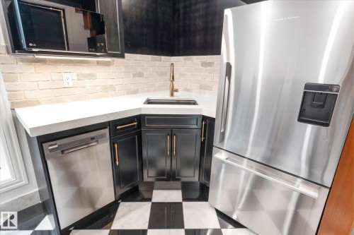 11833 102 Avenue, Edmonton, AB - Indoor Photo Showing Kitchen With Upgraded Kitchen