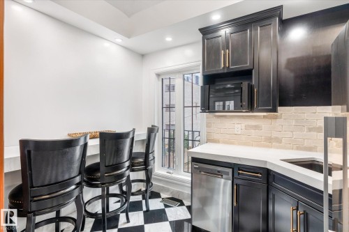 11833 102 Avenue, Edmonton, AB - Indoor Photo Showing Other Room