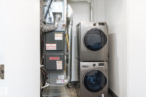 11833 102 Avenue, Edmonton, AB - Indoor Photo Showing Laundry Room