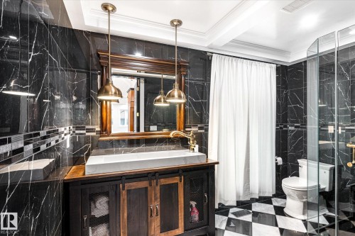 11833 102 Avenue, Edmonton, AB - Indoor