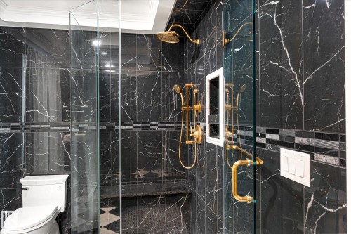 11833 102 Avenue, Edmonton, AB - Indoor Photo Showing Bathroom