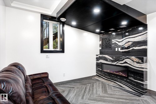 11833 102 Avenue, Edmonton, AB - Indoor