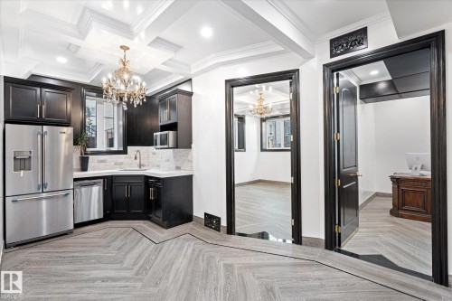 11833 102 Avenue, Edmonton, AB - Indoor Photo Showing Kitchen
