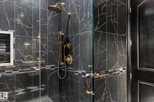 11833 102 Avenue, Edmonton, AB - Indoor With Storage