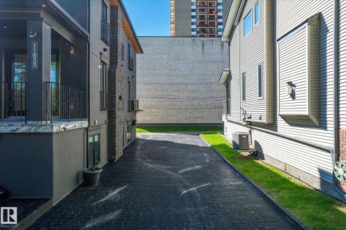 11833 102 Avenue, Edmonton, AB - Outdoor