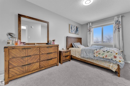 465 Ebbers Way, Edmonton, AB - Indoor Photo Showing Bedroom