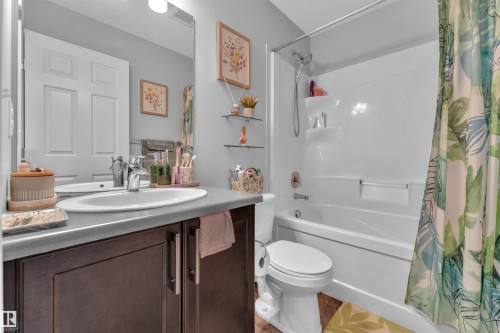 465 Ebbers Way, Edmonton, AB - Indoor Photo Showing Bathroom