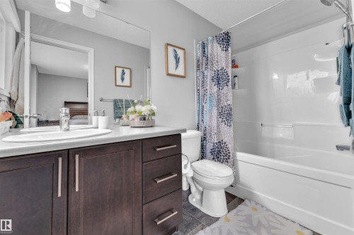 465 Ebbers Way, Edmonton, AB - Indoor Photo Showing Bathroom