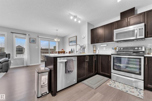 465 Ebbers Way, Edmonton, AB - Indoor Photo Showing Kitchen With Stainless Steel Kitchen With Upgraded Kitchen
