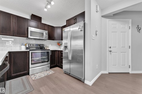 465 Ebbers Way, Edmonton, AB - Indoor Photo Showing Kitchen With Stainless Steel Kitchen