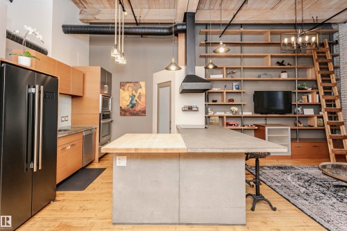 118 10309 107 Street, Edmonton, AB - Indoor Photo Showing Kitchen