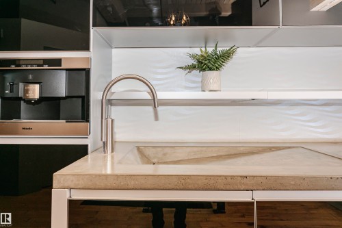 118 10309 107 Street, Edmonton, AB - Indoor