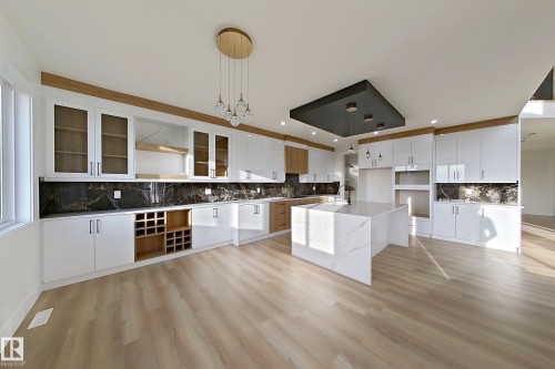 144 Edgewater Cir, Leduc, AB - Indoor Photo Showing Kitchen With Upgraded Kitchen