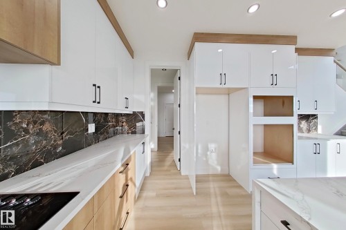 144 Edgewater Cir, Leduc, AB - Indoor Photo Showing Kitchen