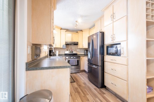 18012 96 Street, Edmonton, AB - Indoor Photo Showing Kitchen