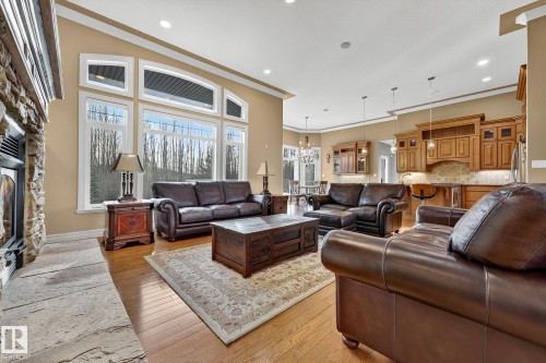 25 53522 Rge Road 274, Rural Parkland County, AB - Indoor Photo Showing Living Room