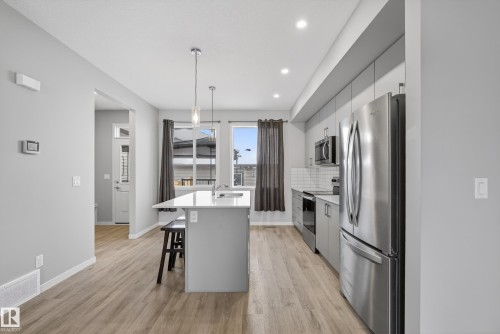 5 Tonewood Boulevard, Spruce Grove, AB - Indoor Photo Showing Kitchen With Upgraded Kitchen