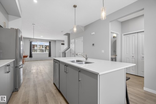 5 Tonewood Boulevard, Spruce Grove, AB - Indoor Photo Showing Kitchen With Upgraded Kitchen