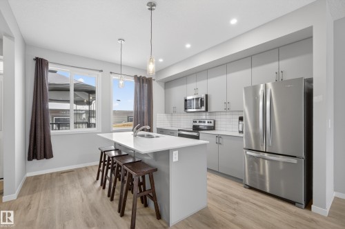 5 Tonewood Boulevard, Spruce Grove, AB - Indoor Photo Showing Kitchen With Double Sink With Upgraded Kitchen