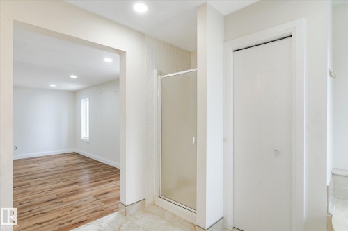 9822 175 Avenue, Edmonton, AB - Indoor Photo Showing Other Room
