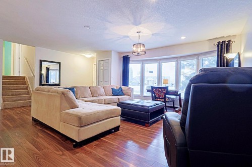 5518 11A Avenue, Edmonton, AB - Indoor Photo Showing Living Room