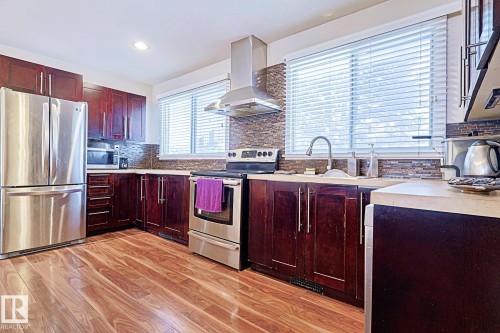 5518 11A Avenue, Edmonton, AB - Indoor Photo Showing Kitchen