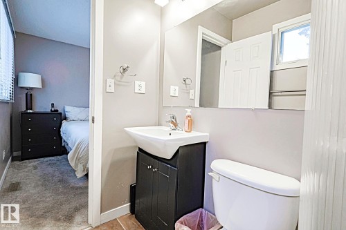 5518 11A Avenue, Edmonton, AB - Indoor Photo Showing Bathroom