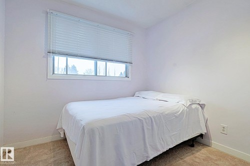 5518 11A Avenue, Edmonton, AB - Indoor Photo Showing Bedroom