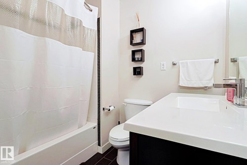 5518 11A Avenue, Edmonton, AB - Indoor Photo Showing Bathroom