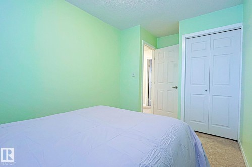 5518 11A Avenue, Edmonton, AB - Indoor Photo Showing Bedroom