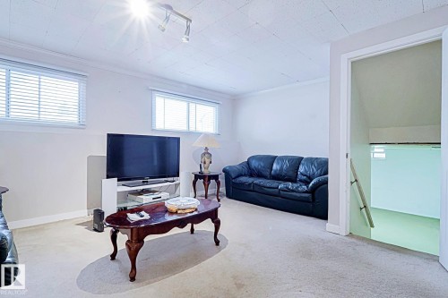 5518 11A Avenue, Edmonton, AB - Indoor Photo Showing Living Room