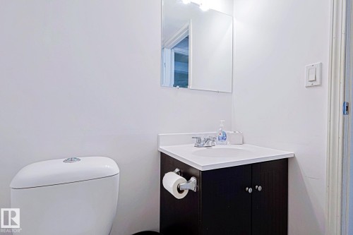 5518 11A Avenue, Edmonton, AB - Indoor Photo Showing Bathroom