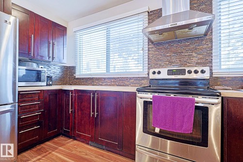 5518 11A Avenue, Edmonton, AB - Indoor Photo Showing Kitchen