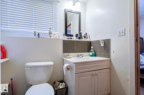 5518 11A Avenue, Edmonton, AB - Indoor Photo Showing Bathroom