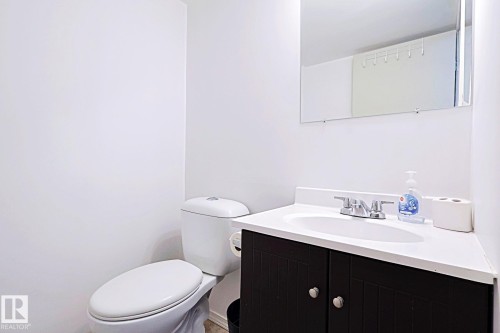 5518 11A Avenue, Edmonton, AB - Indoor Photo Showing Bathroom