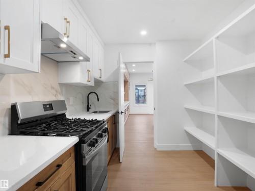 6009 Naden Landing Landing, Edmonton, AB - Indoor Photo Showing Kitchen