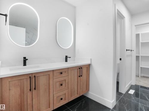6009 Naden Landing Landing, Edmonton, AB - Indoor Photo Showing Bathroom