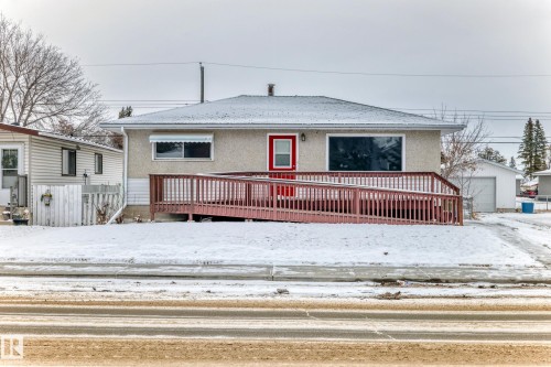 Wetaskiwin, AB - Outdoor With Deck Patio Veranda