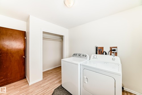 Wetaskiwin, AB - Indoor Photo Showing Laundry Room