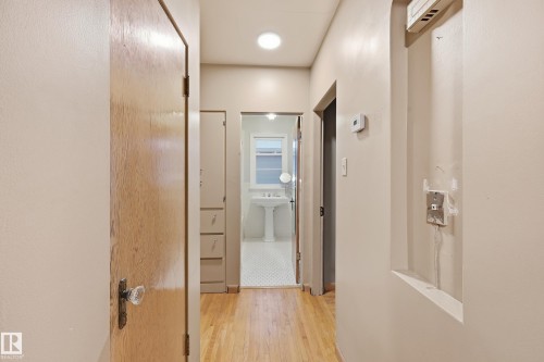 10835 64 Avenue, Edmonton, AB - Indoor