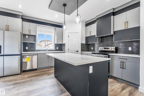 58 Patriot Way, Spruce Grove, AB - Indoor Photo Showing Kitchen With Upgraded Kitchen