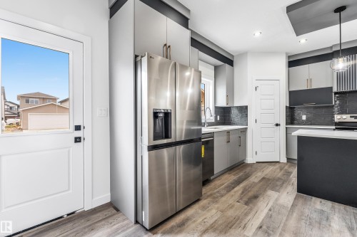 58 Patriot Way, Spruce Grove, AB - Indoor Photo Showing Kitchen With Upgraded Kitchen
