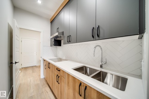 49 Norwyk Way, Spruce Grove, AB - Indoor Photo Showing Kitchen With Double Sink With Upgraded Kitchen