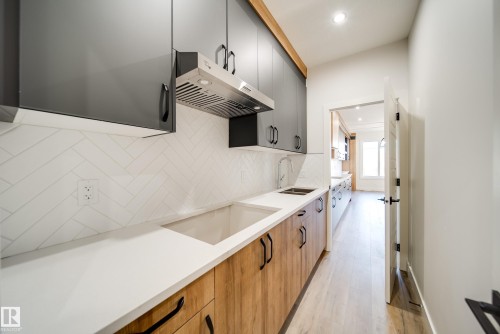 49 Norwyk Way, Spruce Grove, AB - Indoor Photo Showing Kitchen With Upgraded Kitchen