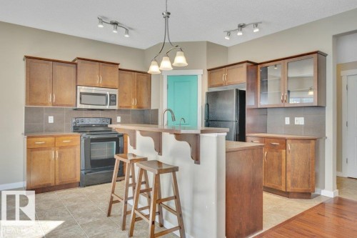 3054 Spence Wynd, Edmonton, AB - Indoor Photo Showing Kitchen