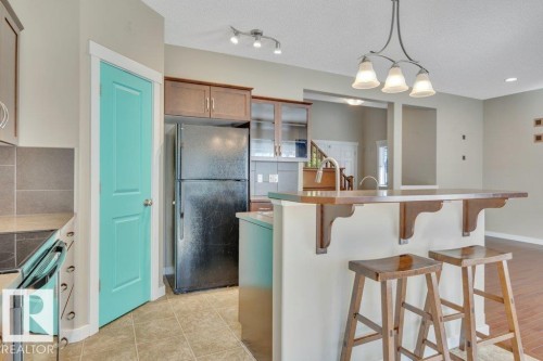 3054 Spence Wynd, Edmonton, AB - Indoor Photo Showing Kitchen