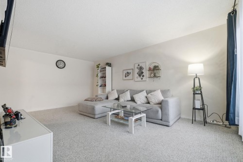 205 11440 40 Ave, Edmonton, AB - Indoor Photo Showing Living Room