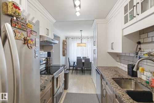 205 11440 40 Ave, Edmonton, AB - Indoor Photo Showing Kitchen With Stainless Steel Kitchen With Upgraded Kitchen