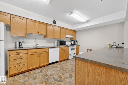 418 200 Bethel Drive, Sherwood Park, AB - Indoor Photo Showing Kitchen With Double Sink